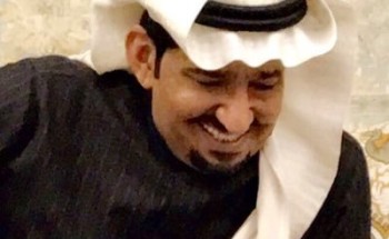 “السدحان” يسخر من فنان شهير طالبه بسيارتين قديمة : اللي عنده سطحة يجي يحملها لدبي!
