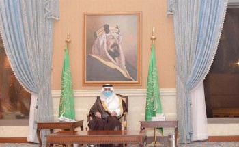 خلال لقائه رؤساء المحاكم ومدراء الإدارات وعدد من المواطنين .. أمير تبوك ينوه بماقدمته القيادة الرشيدة في مواجهة جائحة كورونا