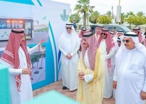 سمو أمير الشرقية يدشن مشروع النقل العام بالحافلات وعدداً من المشاريع التنموية بالدمام سمو أمير الشرقية يدشن مشروع النقل العام بالحافلات وعدداً من المشاريع التنموية بالدمام