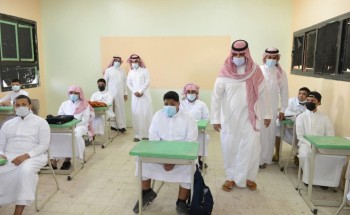 محافظ العلا يتابع الانطلاقة الحضورية لمدارس المحافظة
