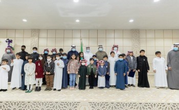 أمين الجوف يكرم الأطفال المتطوعين في حملات معالجة التشوه البصري بمناسبة اليوم العالمي للطفل