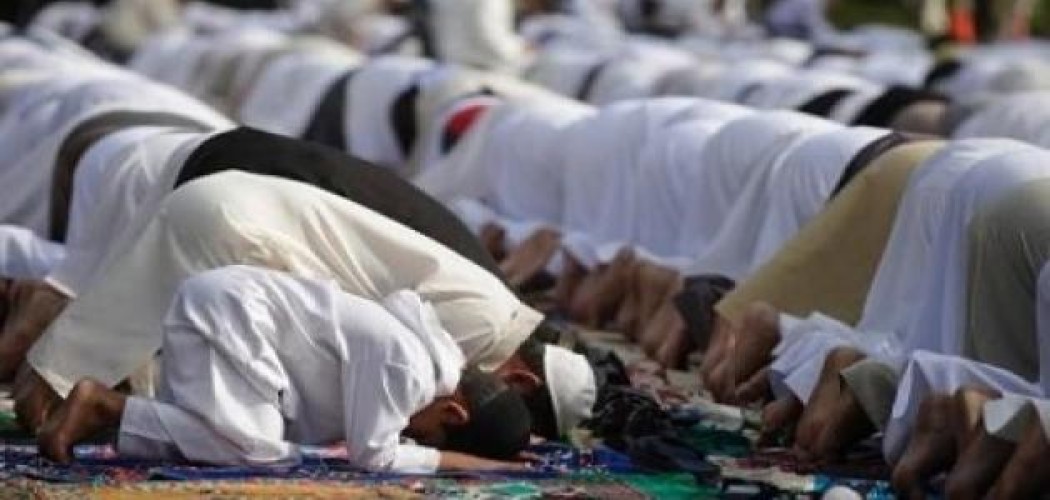 “المغامسي” يوضح صحة حديث “لا صلاة لجار المسجد إلا في المسجد”.. ورأيه بصلاة الجماعة (فيديو)